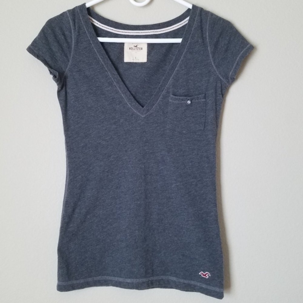 Hollister- Gray V Neck Short Sleeve Tee (Small) - Picture 6 of 8